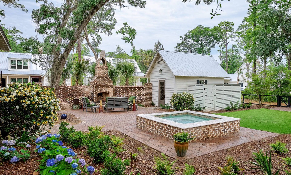 Palmetto Bluff House | Luxurious Pet-Friendly Cottage, Private Courtyard with Fireplace & Spa