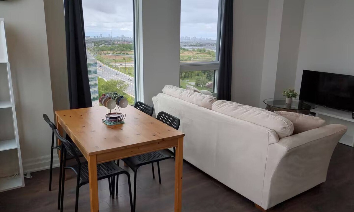 Unionville Apartment | Luxury Corner View Penthouse Downtown Markham