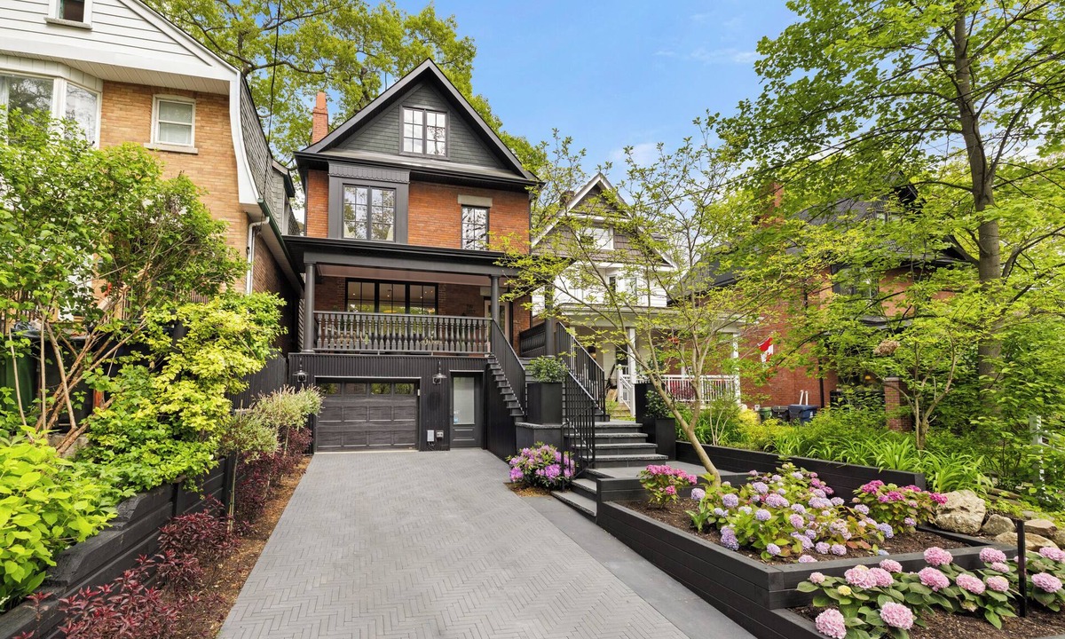 The Beaches House | Luxury Designer Curated Fully Renovated Home in The Beach, Toronto