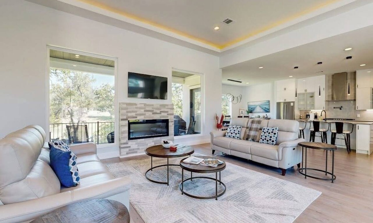 Horseshoe Bay West House | Luxury hill country home in Horseshoe Bay near Lake LBJ & golfing with gameroom