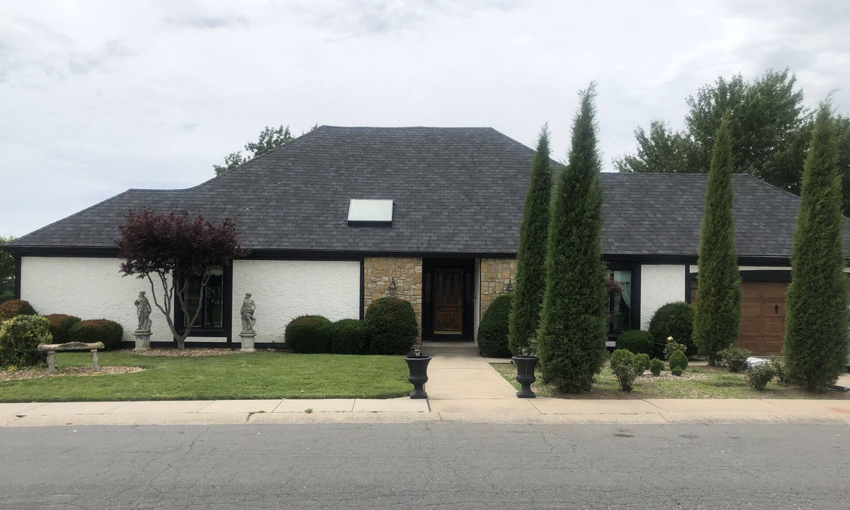 Lee's Summit House | Luxury lake living 12 minutes from FIFA World Cup stadium