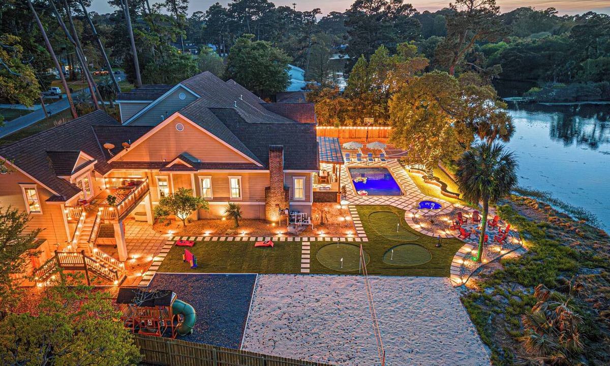 Talahi Island House | Luxury Lakefront Getaway | Pool, Spa, Pickleball. Theater & Game Room
