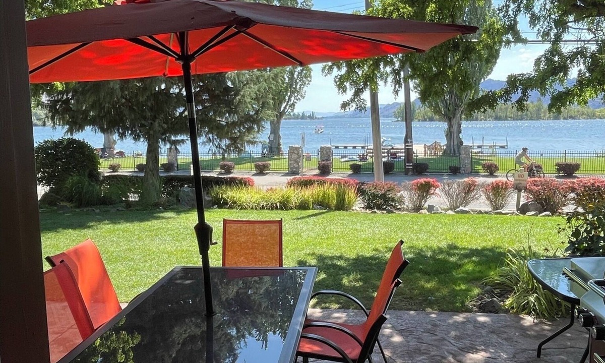 Osoyoos House | Luxury Lakefront Townhouse 3Bed,3Bath Pool Hot Tub Beach - Canada's warmest lake