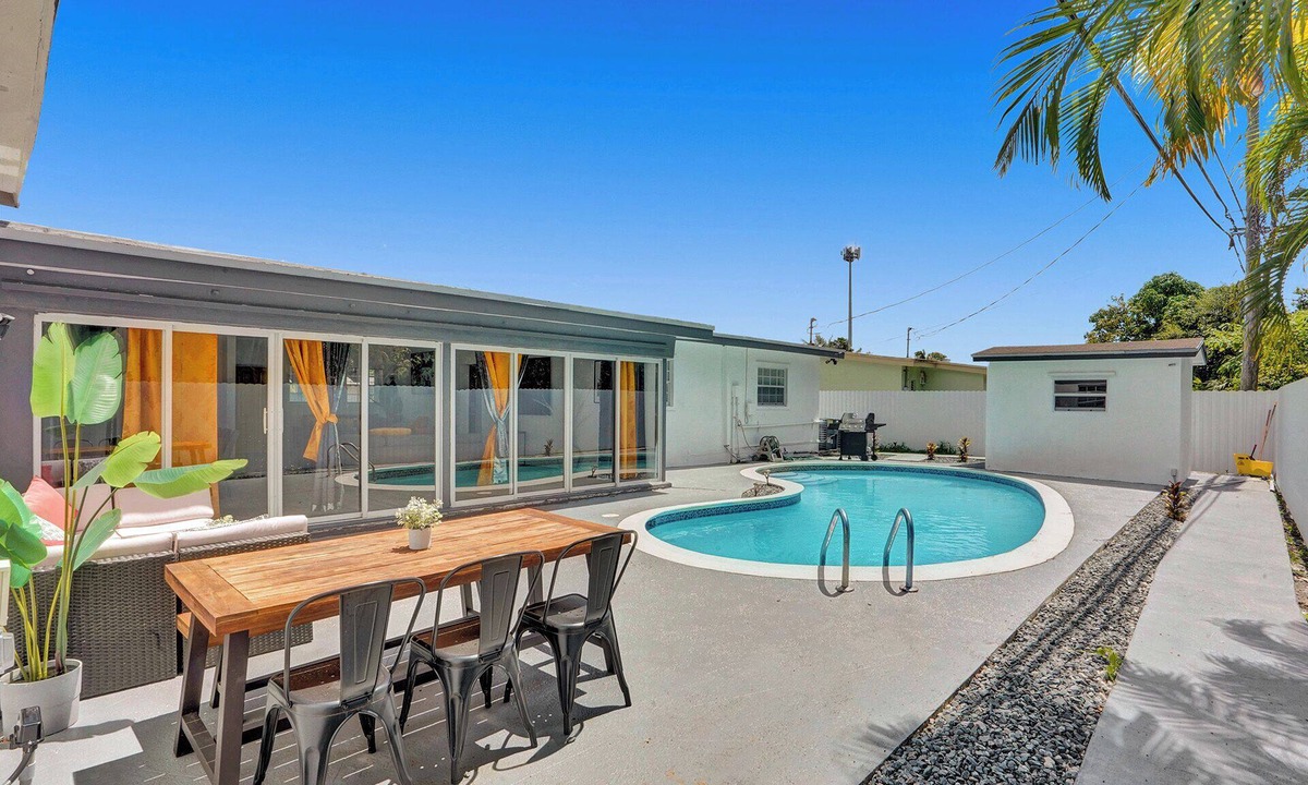 Ives Estates Villa | Luxury Pool Villa 5BD 4BA