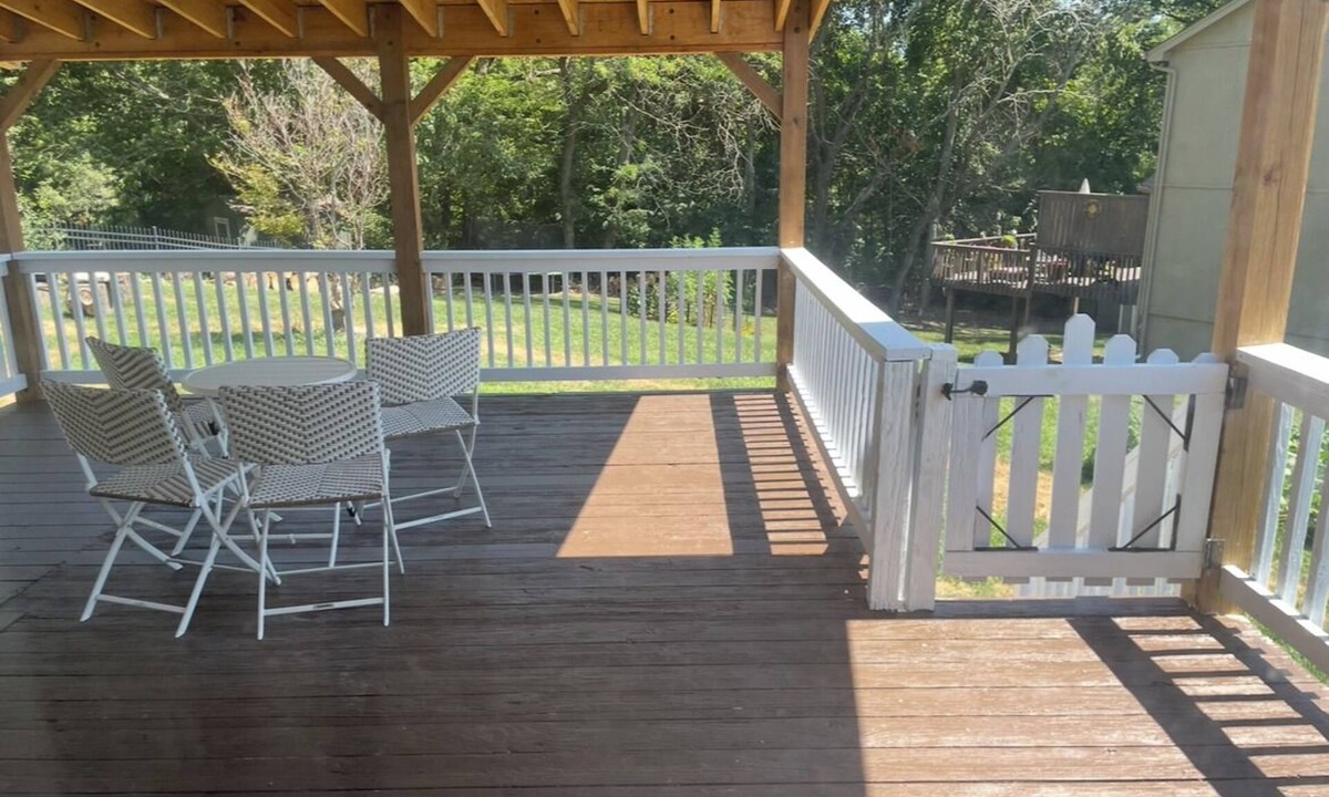Parkville House | Luxury private retreat with covered deck/4 brnear airport and World Cup stadium.