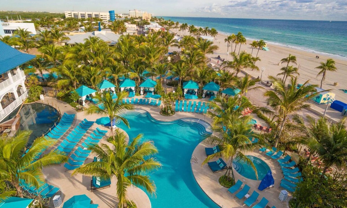 Hollywood Hotel | Making The Best Memories Along The Way! 3 Units, Pool, Beach, Pets Are Welcome!