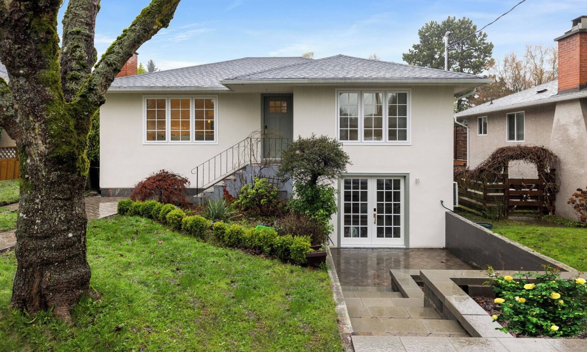 Saanich East House | Maplecrest Manor