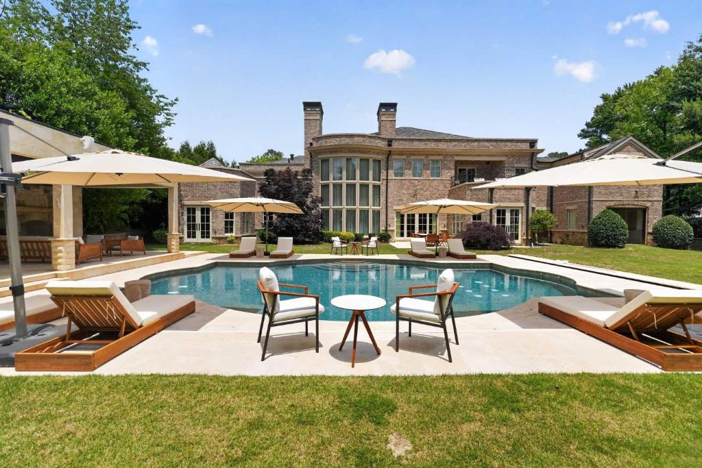 Atlanta House | Marietta Manor by Rove Travel- Luxury Estate