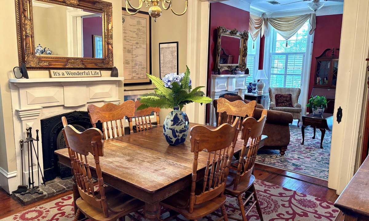 Historic Downtown Savannah House | McKenzie's Authentic Downtown Savannah Townhouse!