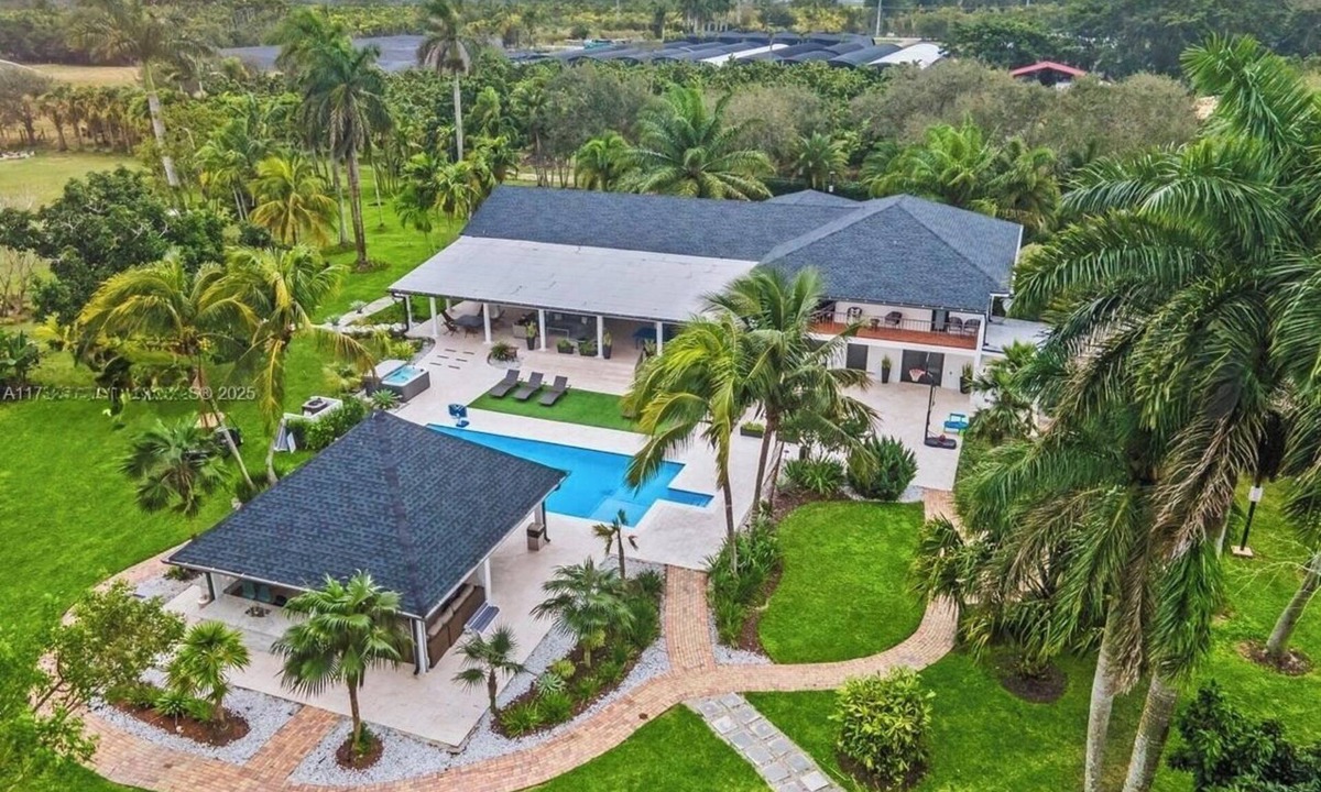 Ludlam House | Miami modern farm. Kids and family friendly. soccer, pool, tennis, pickleball.