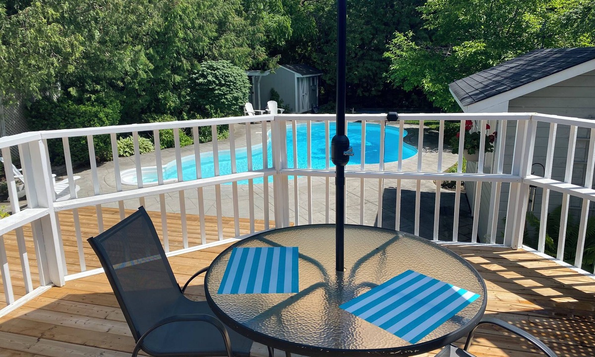 Richmond Hill Apartment | Mill Pond Studio Retreat | Bright Above-Ground Garden Suite