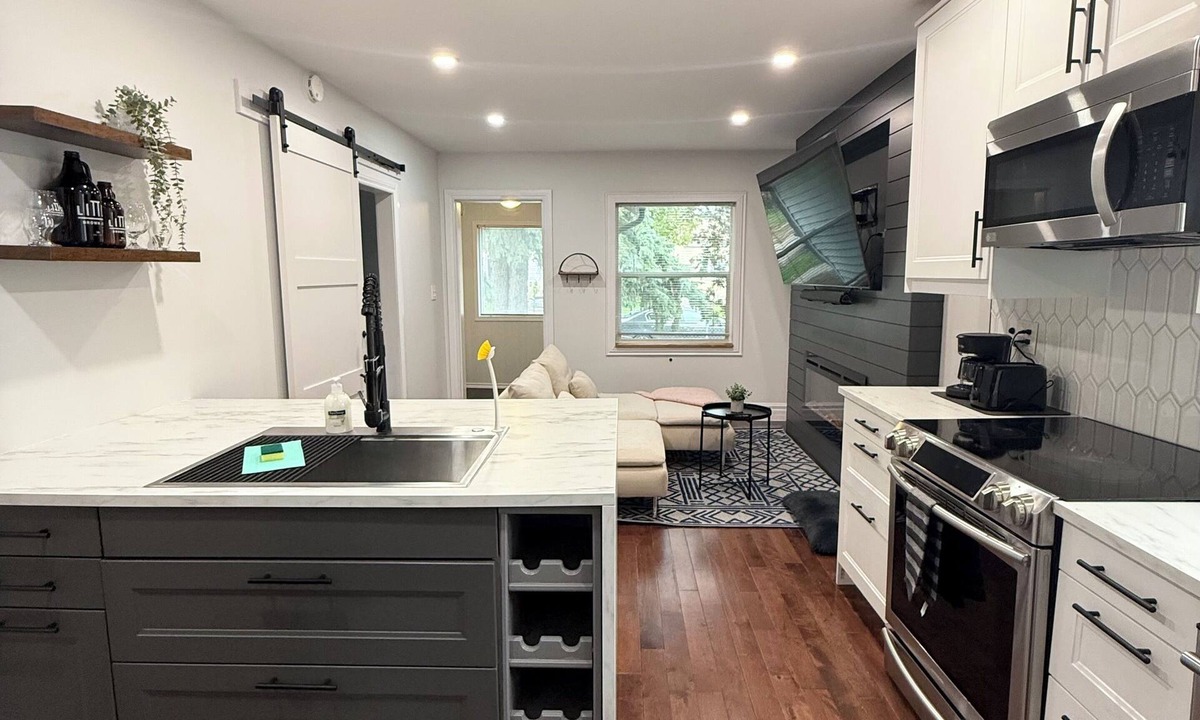 Winnipeg House | Modern 1-Bedroom Getaway Near The Forks & St.B