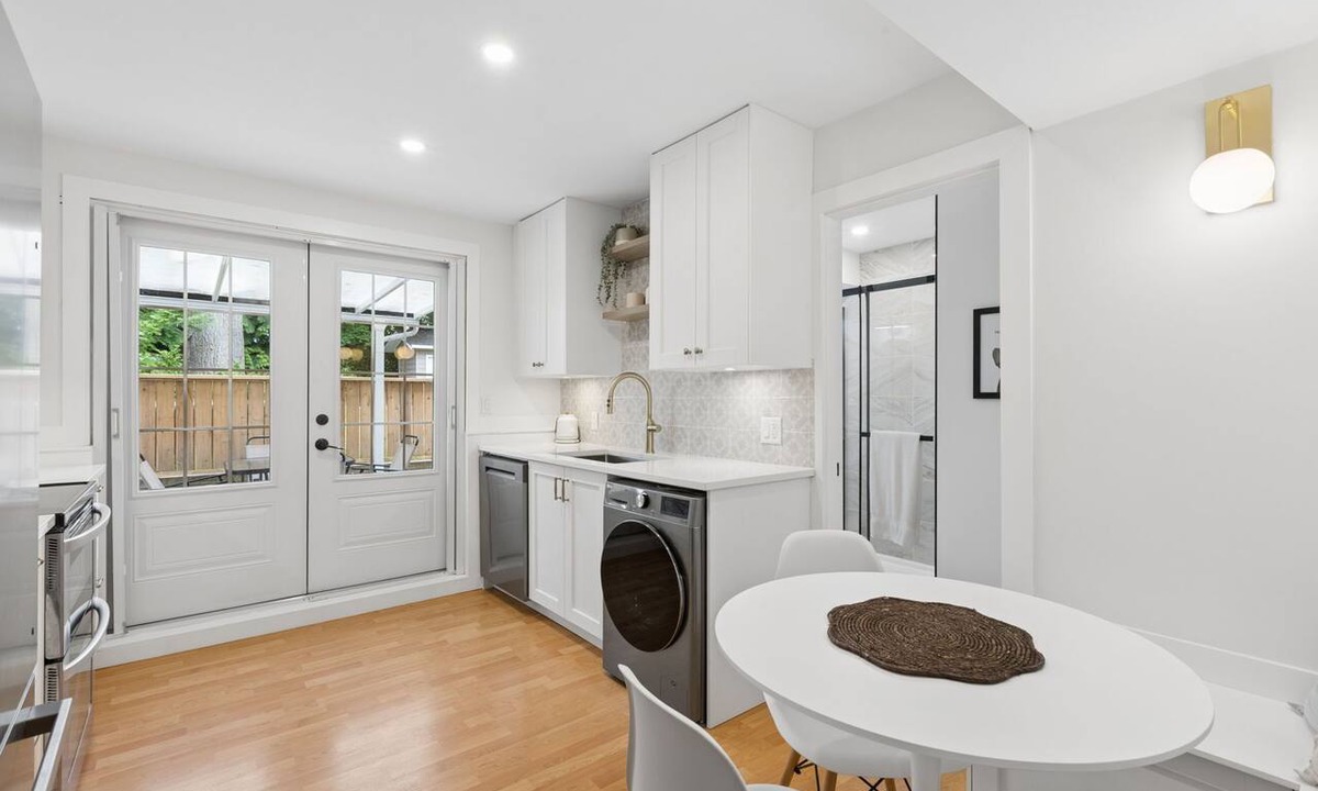 Blueridge House | Modern 1BR + Murphy Bed Garden Suite | Steps to Trails & Transit | Pet Friendly