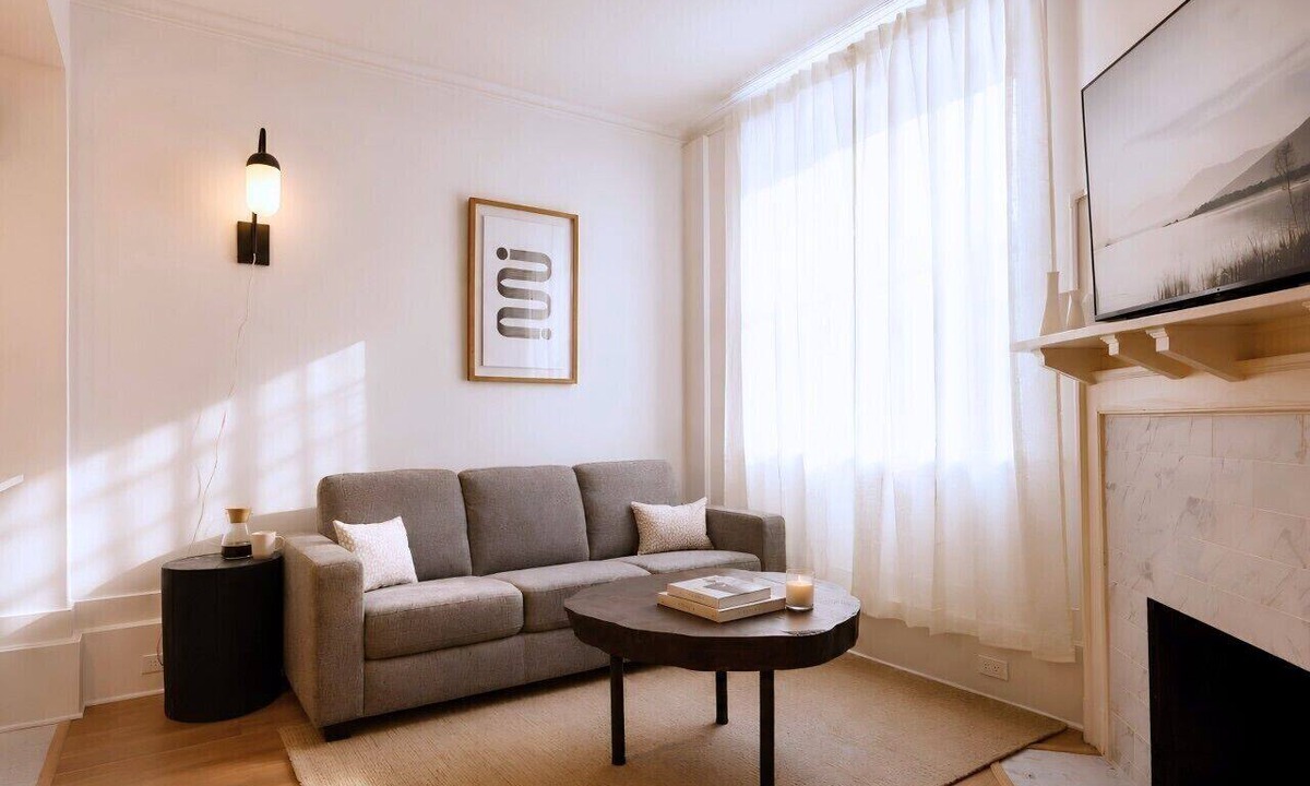 Shaughnessy Village Apartment | Modern 3 Bedroom Downtown Flat with Parking