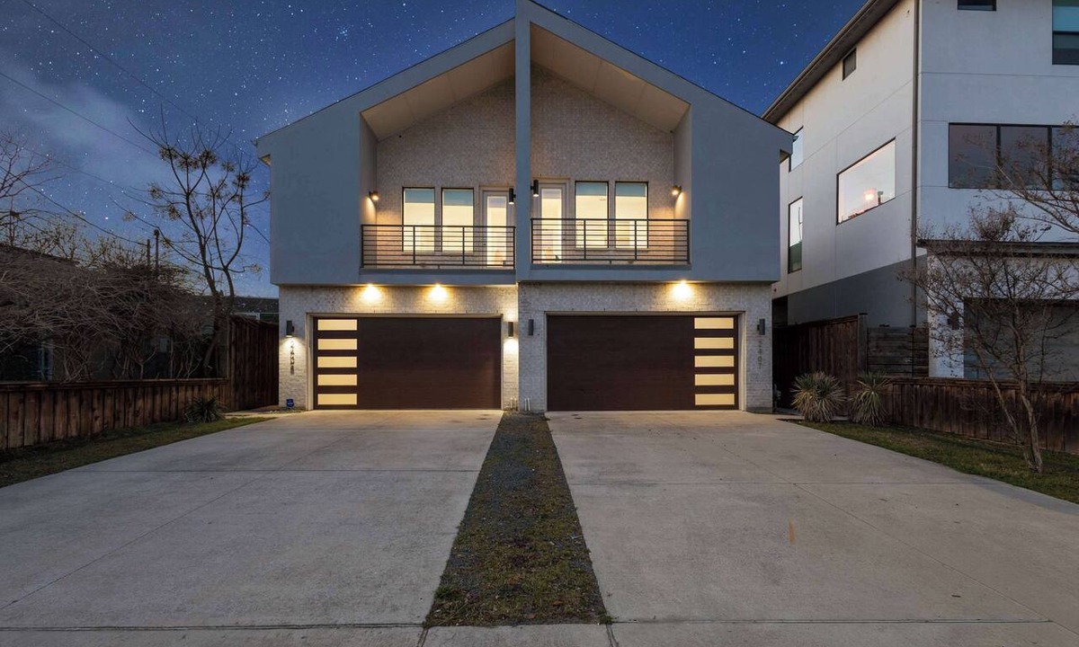 Oak Lawn House | Modern 6BR Home | Game Room | 2 Kitchens | Yard