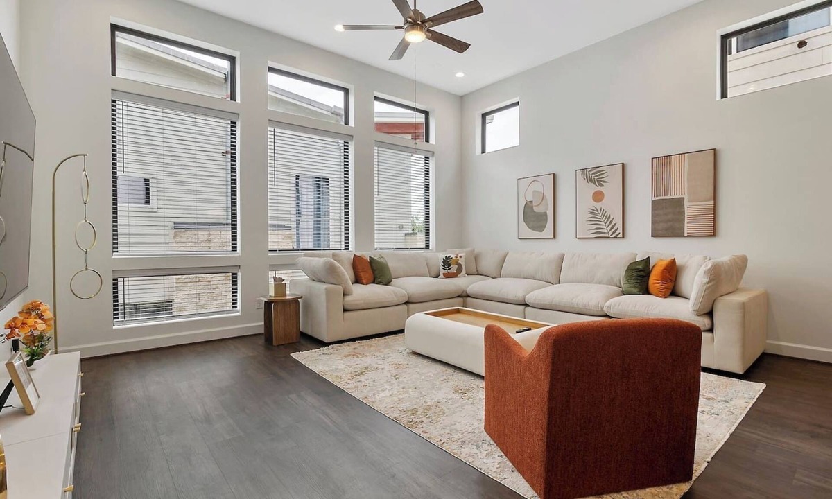 Montrose House | Modern 7BR/7BA Home Houston Skyline Rooftop