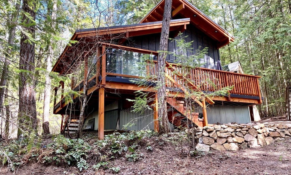 Blind Bay Cabin | Modern cabin with private beach access in Blind Bay!
