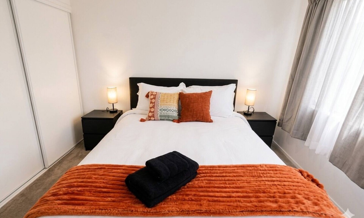 Aldershot Condo | Modern Condo next Aldershot GO Toronto Access &assigned underground parking