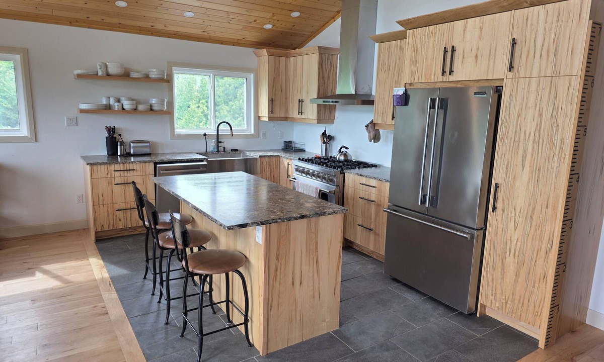 Manitoulin District House | Modern Country Retreat in Tehkummah | 3 Bedrooms | Peaceful Manitoulin Getaway