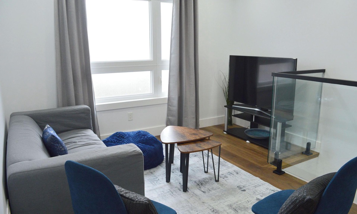 Old East York House | Modern East York Retreat 20 mins to DT Toronto