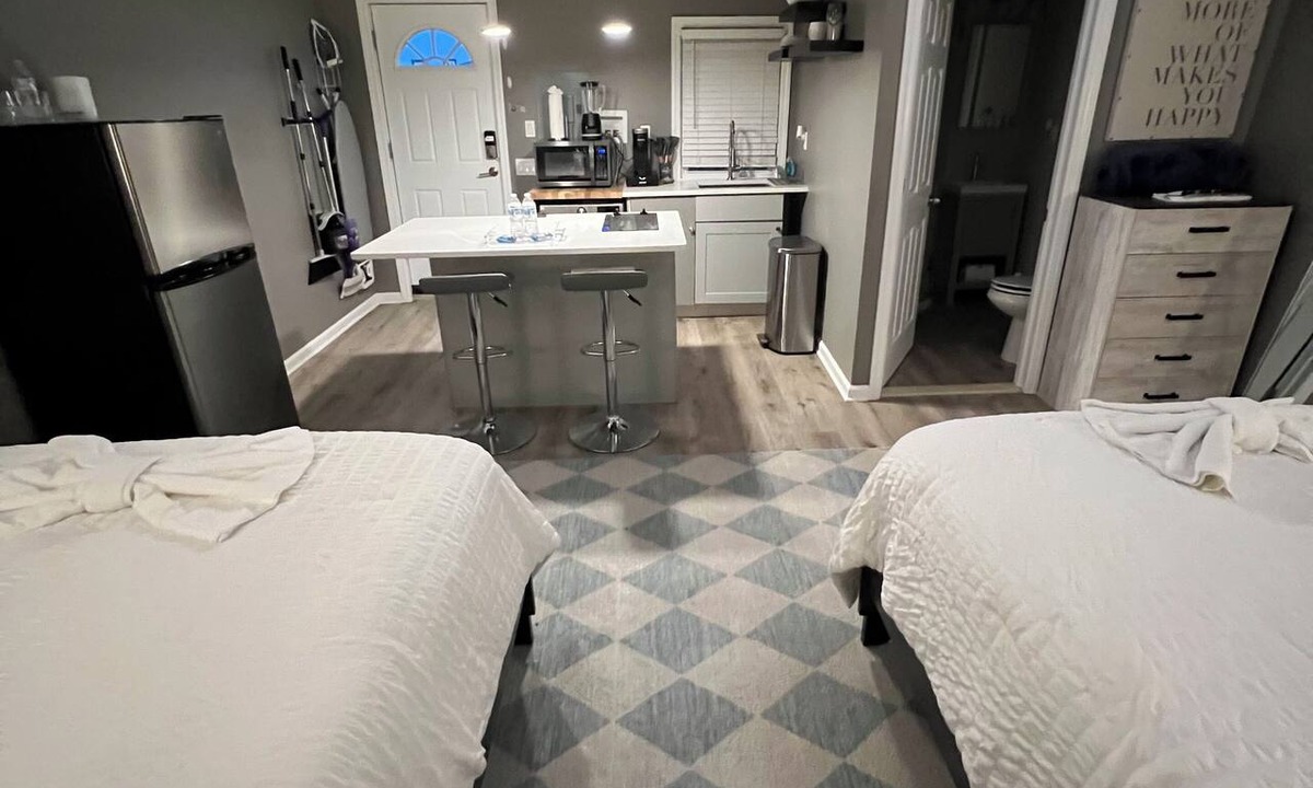 Irvington Apartment | Modern Guesthouse Sleeps 4 Near Airport & NYC