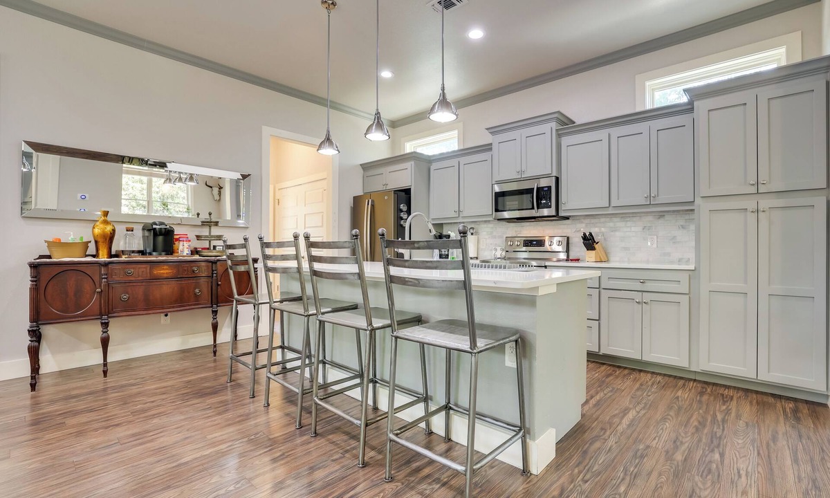 Near East Side House | Modern Home < 1 Mi to Dwtn San Antonio & Riverwalk