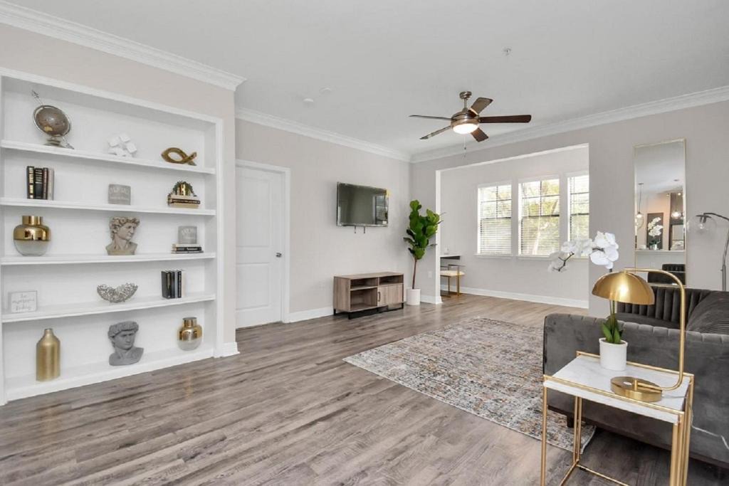 South Central Houston Apartment | Modern Solstice near MED CTR & NRG