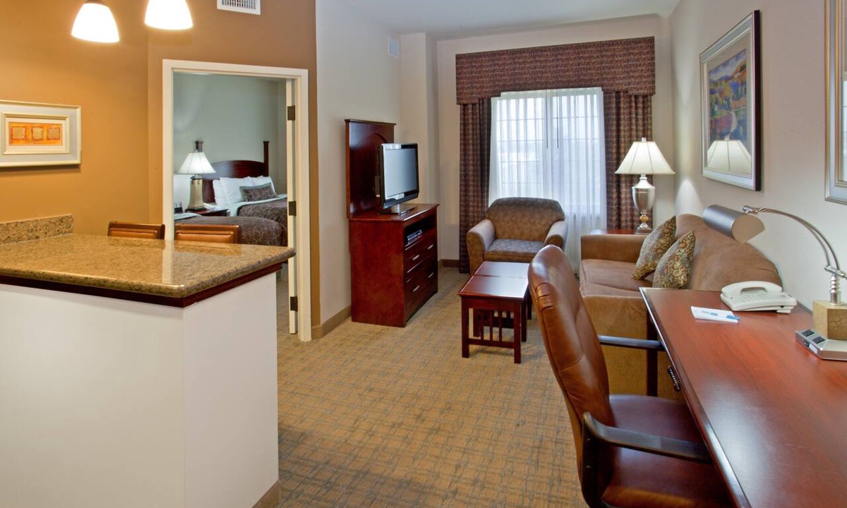 Webster Hotel | Modern Suite | Free Breakfast + Pool + Hot Tub