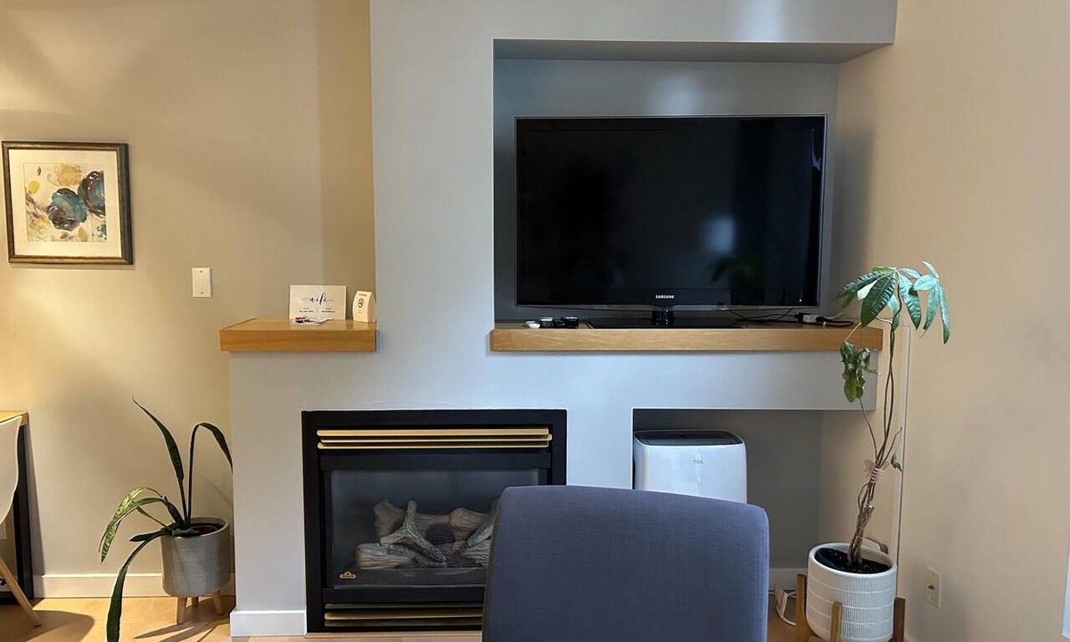 Downtown Victoria Condo | Modern Waterfront Sanctuary with Home Office