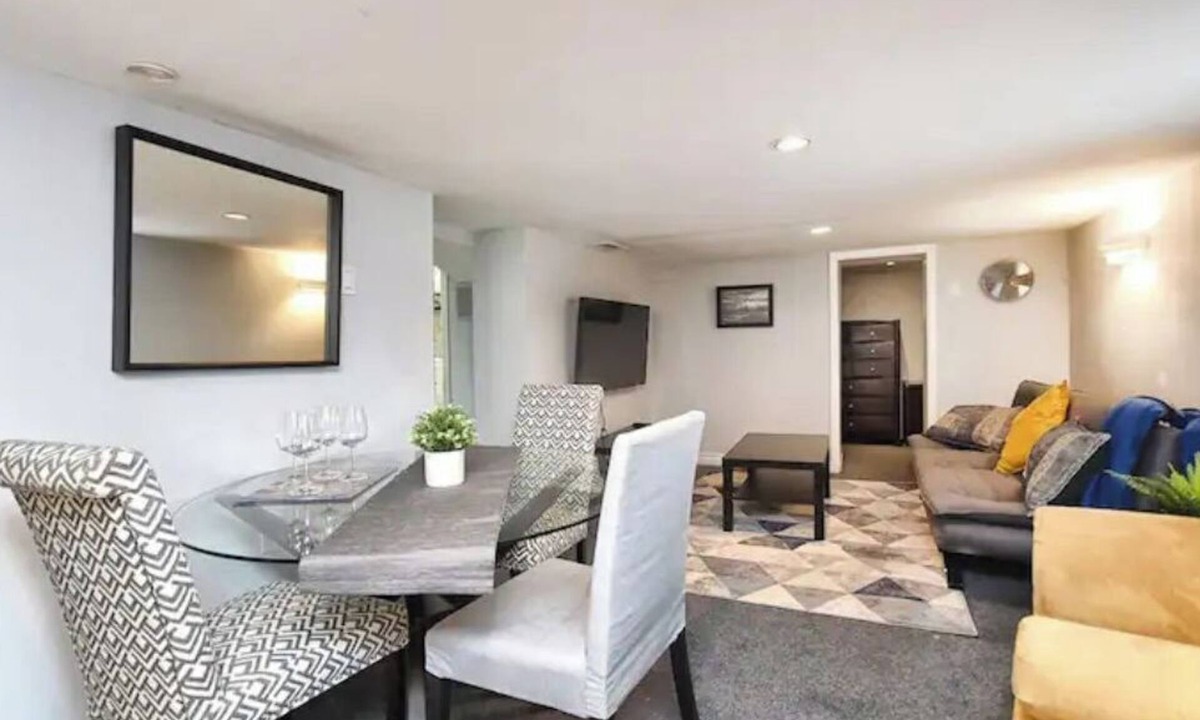 Thornhill Apartment | More then 30 days Bright walkout Basement Apt,5 min walk to Yonge St