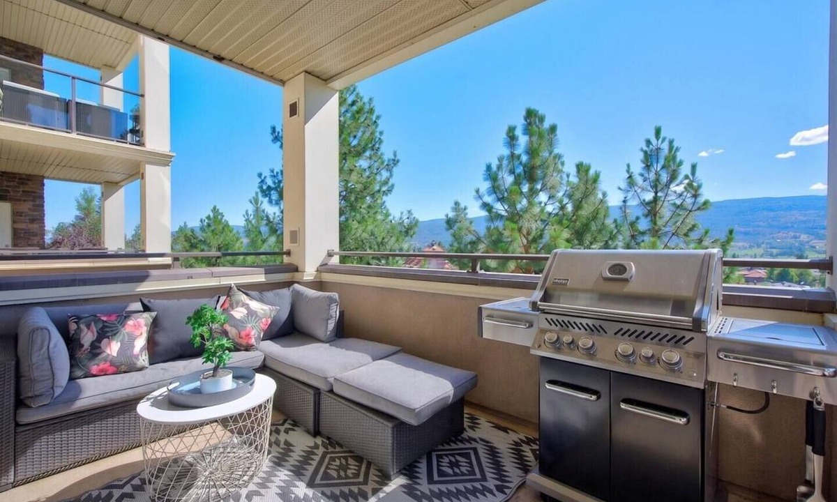 Quail Ridge Apartment | Mountain View Condo w Pool, Hot Tub & Golf Nearby 2318