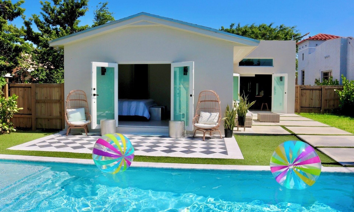 Little Havana House | NEW MIAMI POOL HOUSE! 1 mile to Coconut Grove or Gables, 3 miles to Brickell.