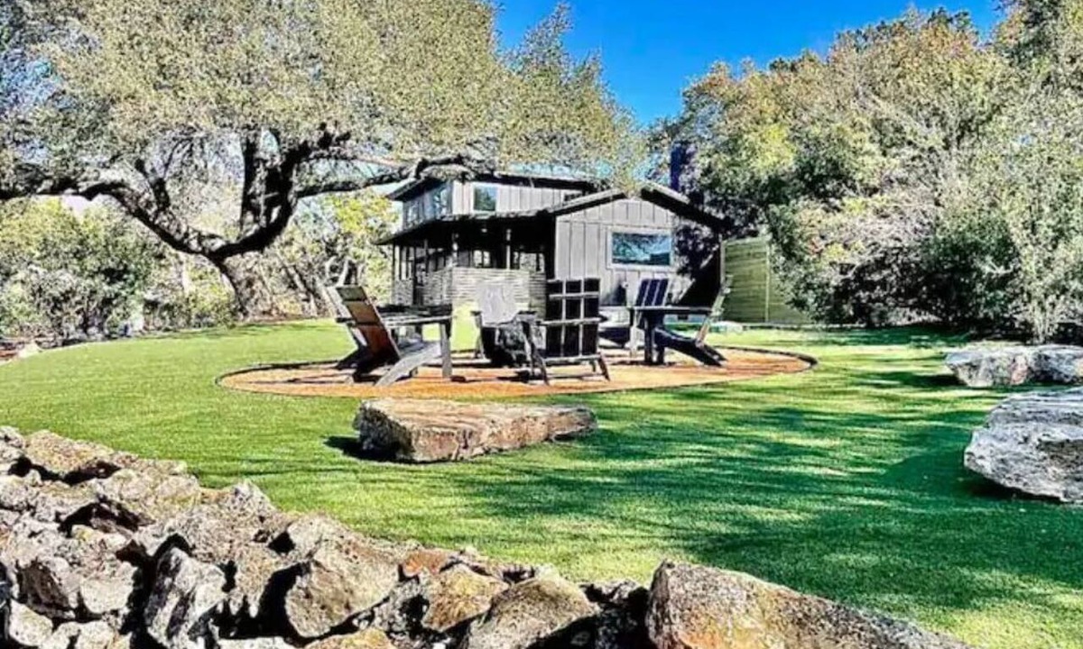 Leander House | New Mid-Century Waterfront Escape on Lake Travis w/Pickleball court and 4 acres!