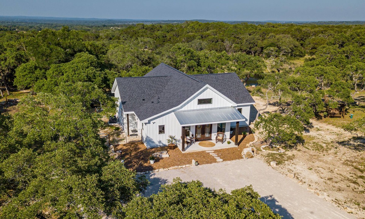 Spring Branch House | Oaks Ranch- Gorgeous Home near Guadalupe River State Park