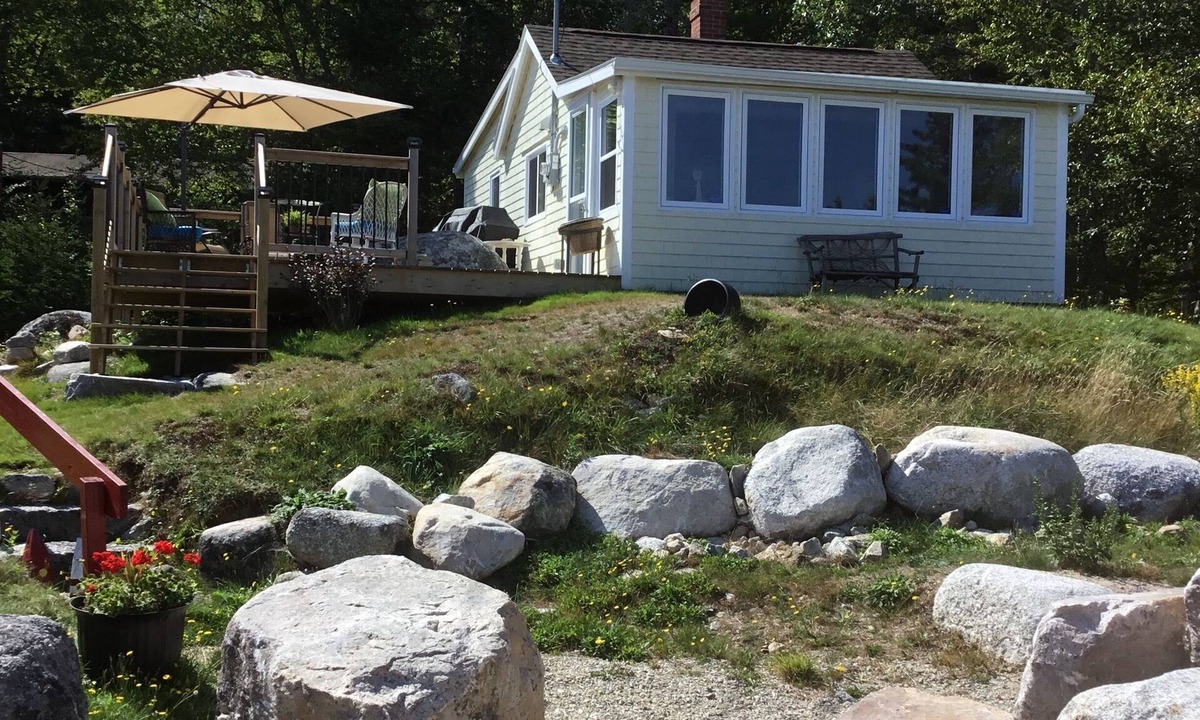 Fox Point House | Ocean front cottage in the heart of Hubbards.