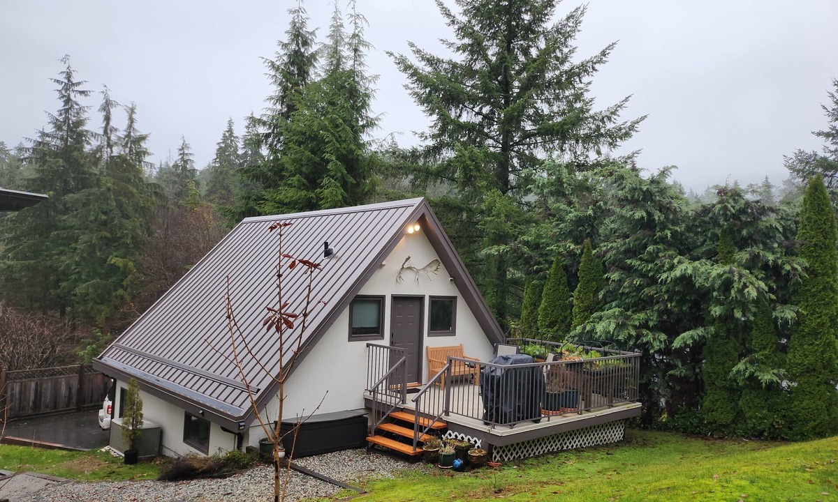 Metro Vancouver Regional District Cottage | Ocean, Lake, Forest, Hiking, Workspace, Perfection.