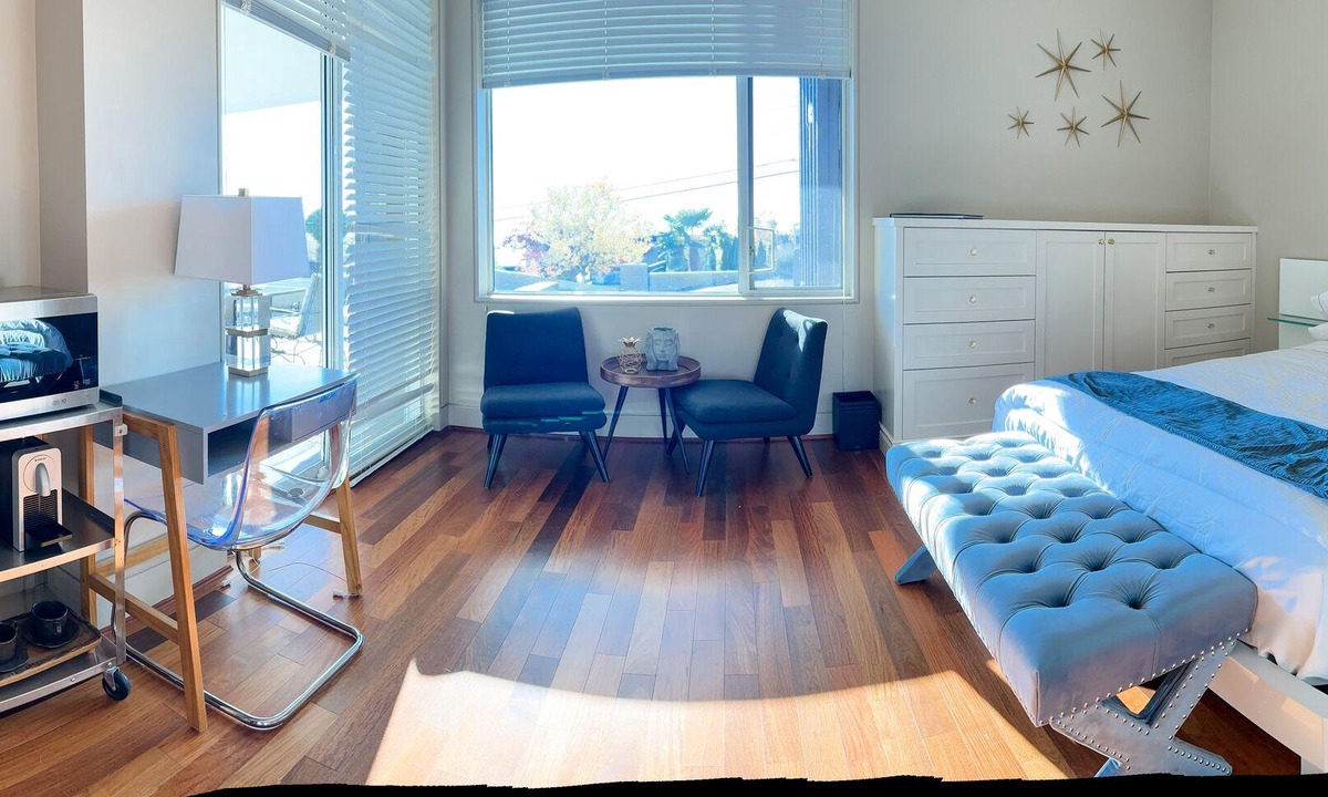 West Vancouver Apartment | Ocean View Luxury Suit Room With Patio