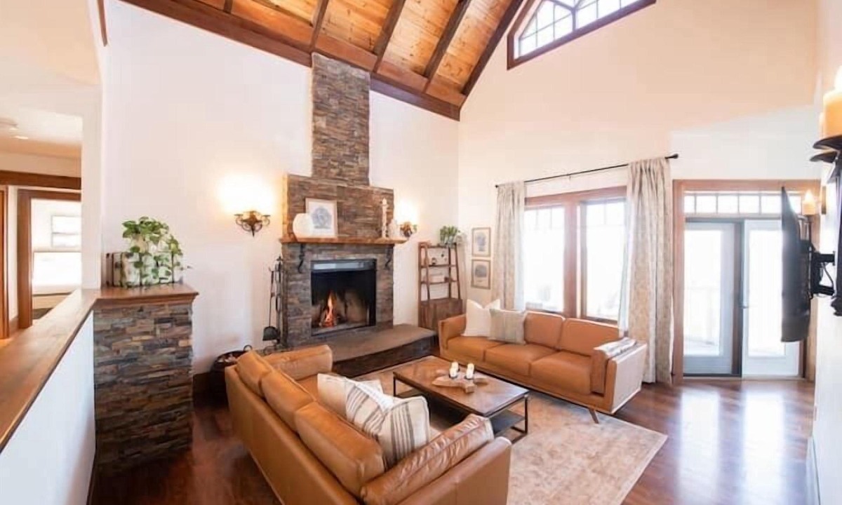 Feltzen South House | Ocean View Villa with Hot Tub and Movie Theatre