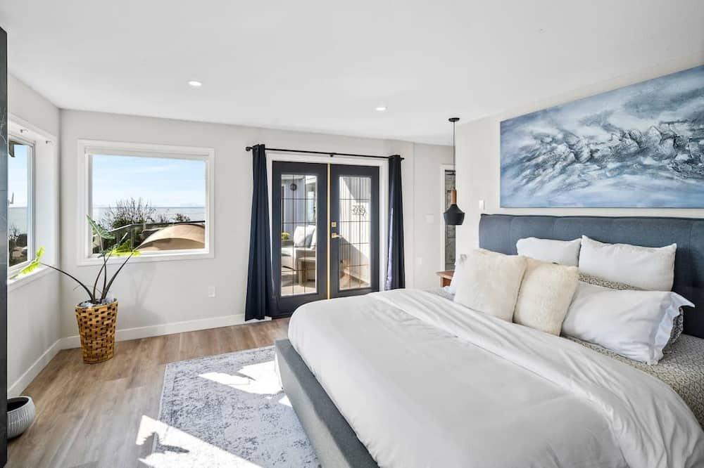 Sooke House | Oceanfront Beach Escape