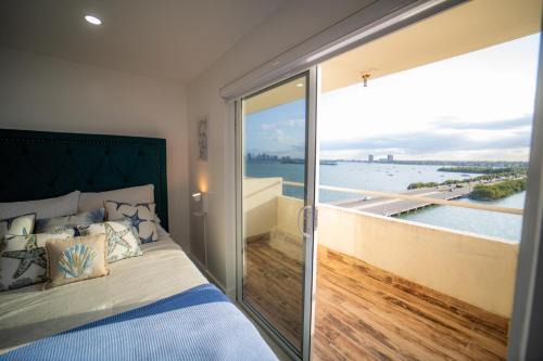 North Bay Village Apartment | Oceanfront Luxury Yachtclub Studio on Harbour Island with amazing views