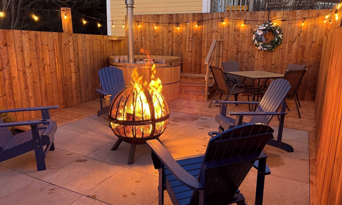 Boutiliers Point Cottage | Oceanview 1-Bedroom Cottage | Private Hot Tub | Near Halifax