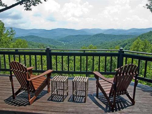 Blairsville House | Over the Moon-Hot tub, Pets Friendly, Wifi, Gameroom. Mountain View, Wet Bar,
