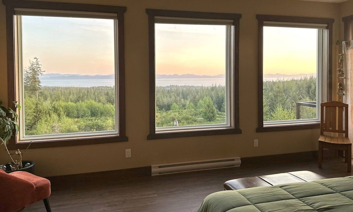 Juan de Fuca Electoral Area House | Pacific View | Spacious Ocean Suite · Stunning West Coast · Ocean Views