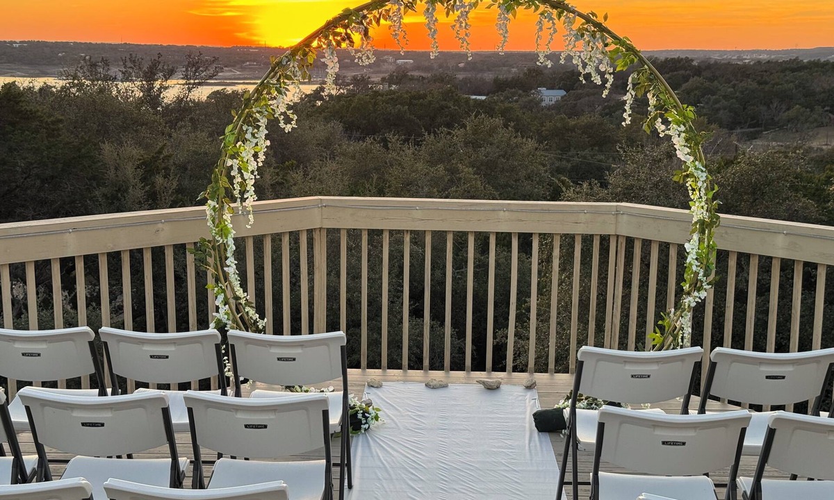 Leander House | Panoramic Hill Country Rooftop View Wedding & Event Venue