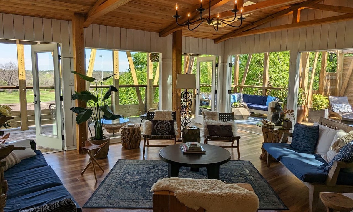 Barton Hills House | Parkside INCREDIBLE location-VIEWS-Kayak, SUP, Pool, Gorgeous Hikes-Restaurants