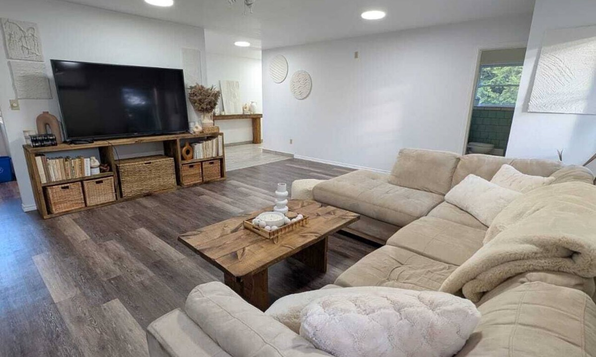 Beeton Other | Peaceful Farm Retreat in Small Town Beeton, Spacious & Cozy