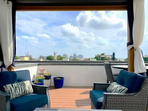 Tobin Hill House | Pearl Oasis, Luxury & Panoramic City Views
