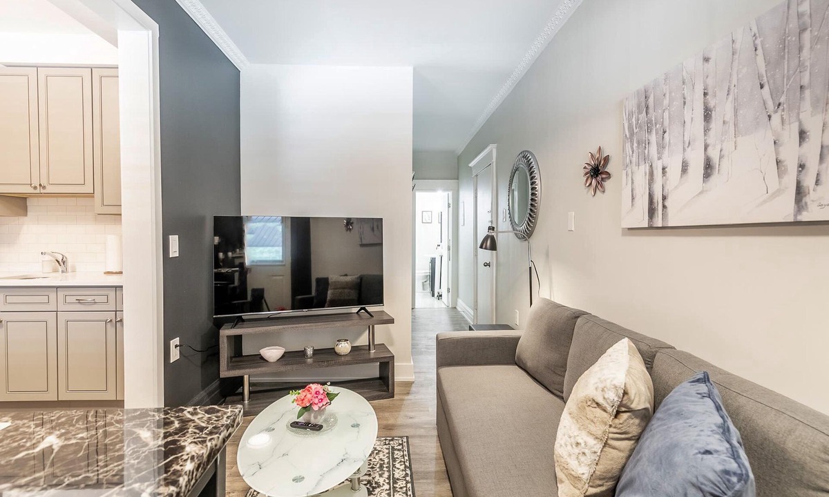 Central Hamilton Apartment | Pet-friendly 2BR Apartment Near Downtown