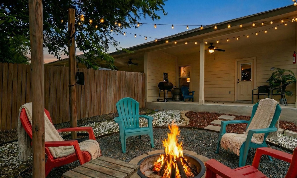 West San Antonio House | Pet-Friendly 3BR Fire Pit & Games Near Sea World