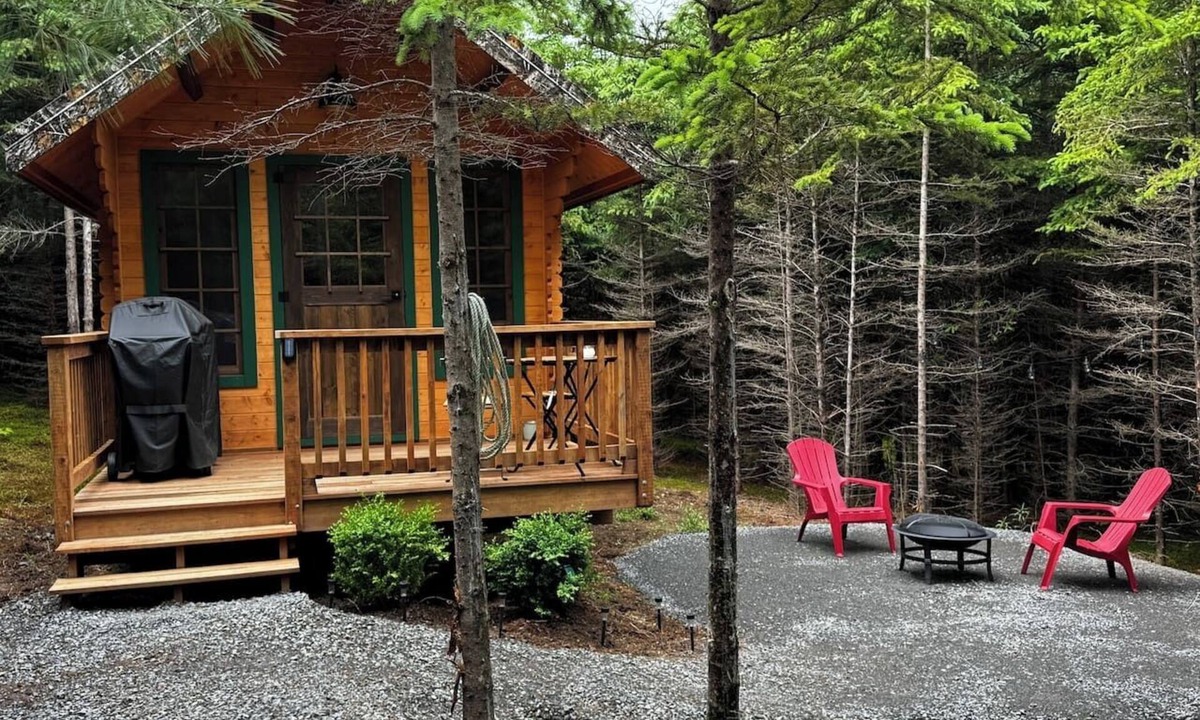 East Hants Cabin | Pet-Friendly Cabin | Sleeps 2 | Private Fire Pit